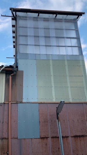 京都某クリーニング店様　ダクト煙突トタン撤去、トタン張替え工事