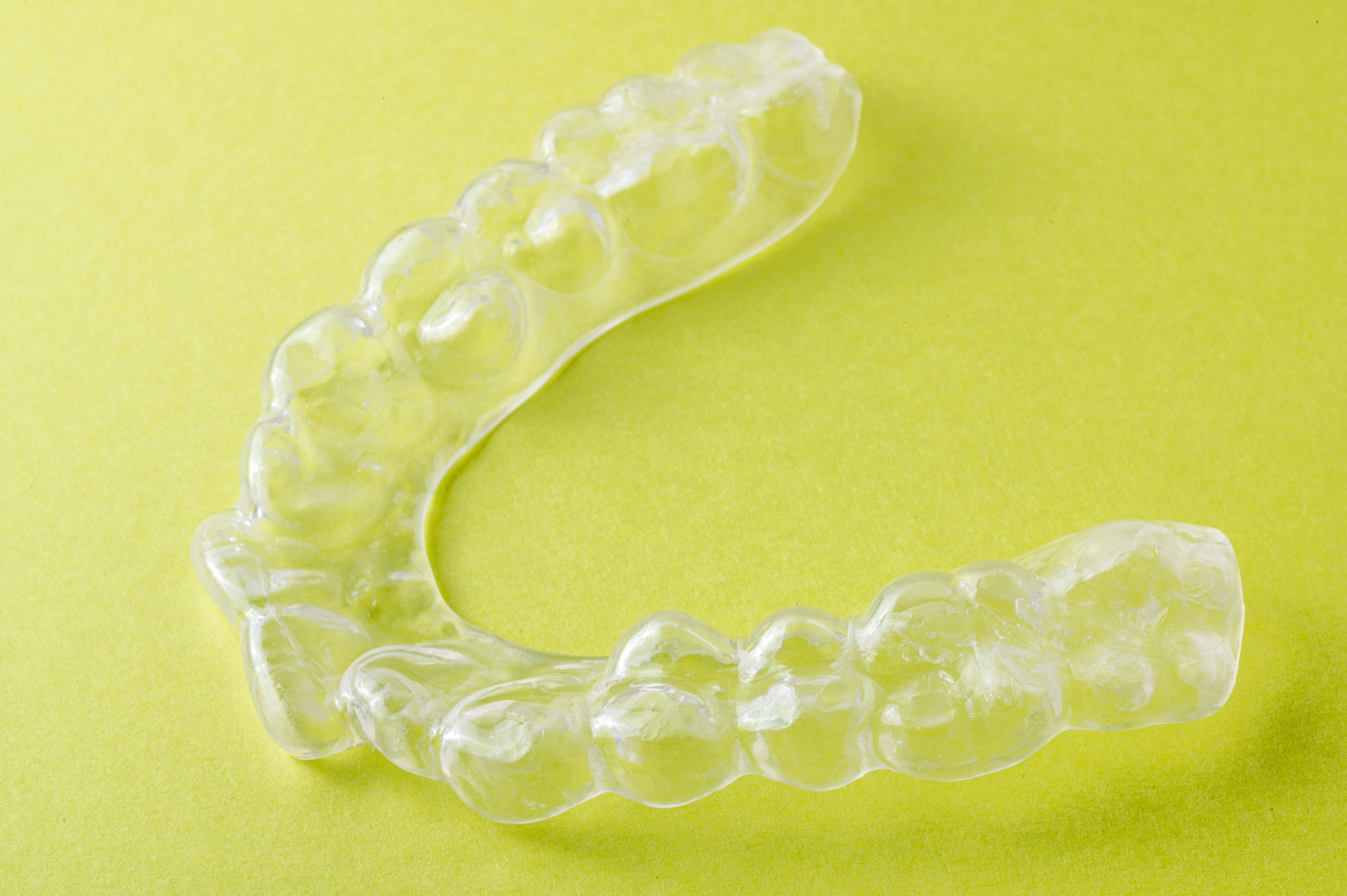 歯ぎしりと食いしばりの違いと原因について