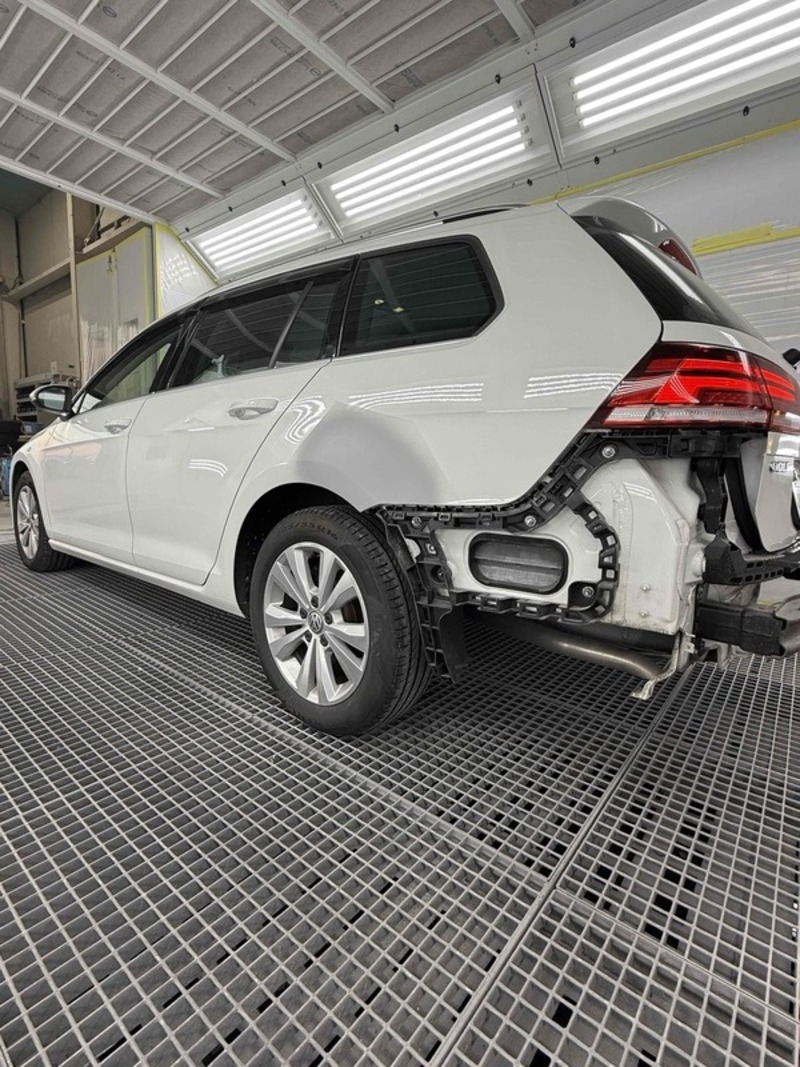 フォルクスワーゲンゴルフヴァリアントの事故修理