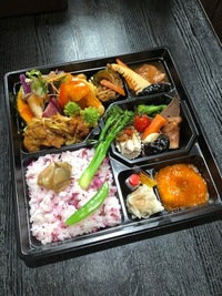 色とりどりのおかずを少しずつ！ムーラン特製「贅沢いろいろ弁当（梅）」