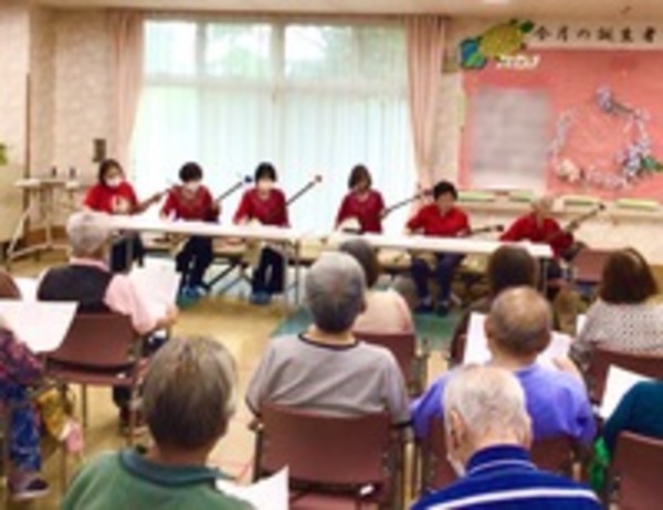 三味線演奏会♪　105歳、95歳のご姉妹も大活躍
