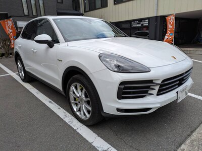 【車両本体価格448万円】ポルシェ カイエン Eハイブリッド ティプトロニックS 4WD
