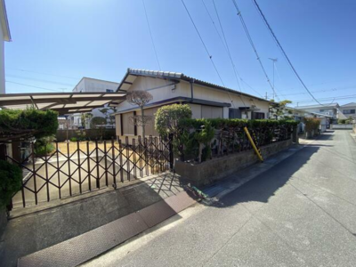 【800万円】徳島県板野郡北島町太郎八須字外開｜広い庭と駐車場2台分を備えた平屋3LDK中古住宅