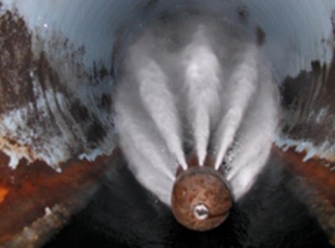 洗浄中の管内の様子