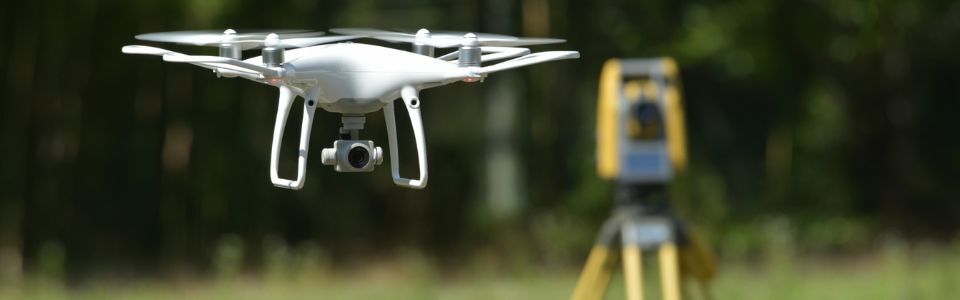 建設現場の効率化！ICTを活用したドローン測量による精度向上ついて解説