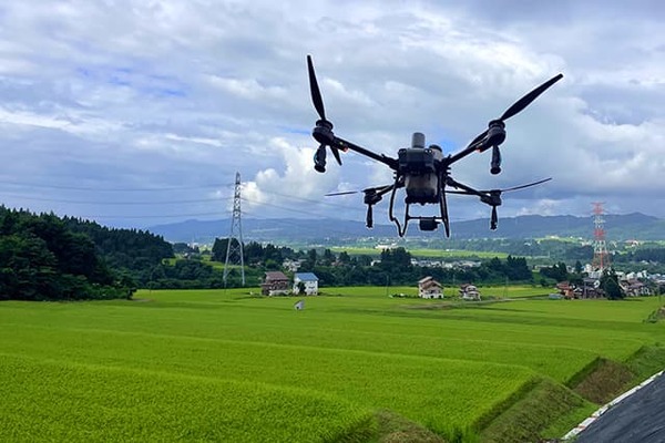 スマート農業を実現する「ドローン農薬散布」とは?
