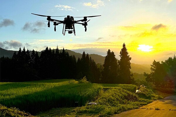 ドローン農薬散布代行とは？