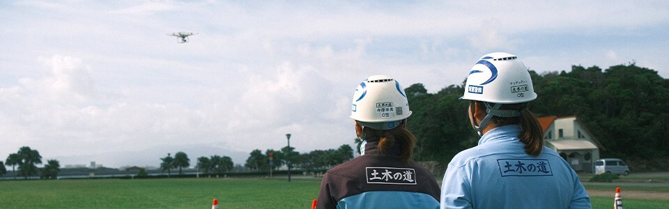 ドローン国家資格の講習は初心者女性には難しい？おすすめの試験対策を解説