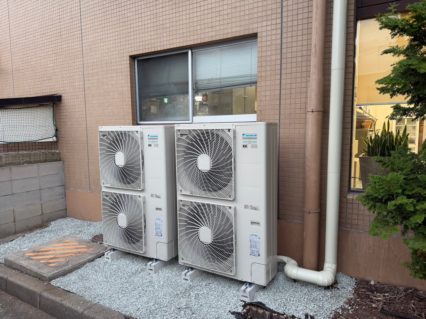 業務用エアコン室外機の設置
