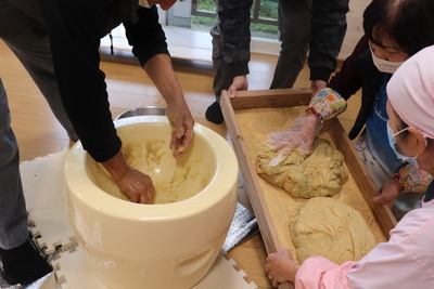 R7.12.25　おもちつき