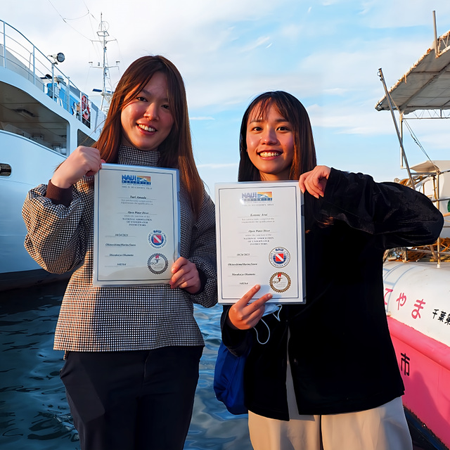 ライセンス取得後はファンダイビングへ。体験ダイビングでは行けなかった場所や、魚の群れ・地形などを自分のペースで楽しめるようになる。