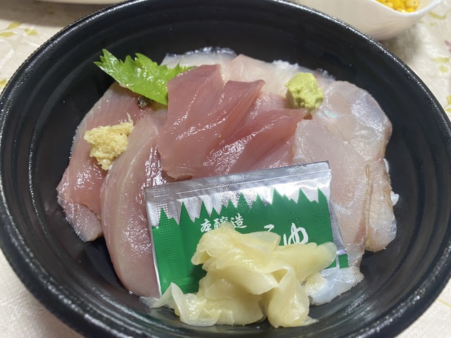 当店【沖ノ島ダイビングサービスマリンスノー】より徒歩1分の地元網元直営の店内飲食＆お弁当を販売している寅丸市場に行ってきました。｜千葉県館山市の沖ノ島ダイビングサービスマリンスノー