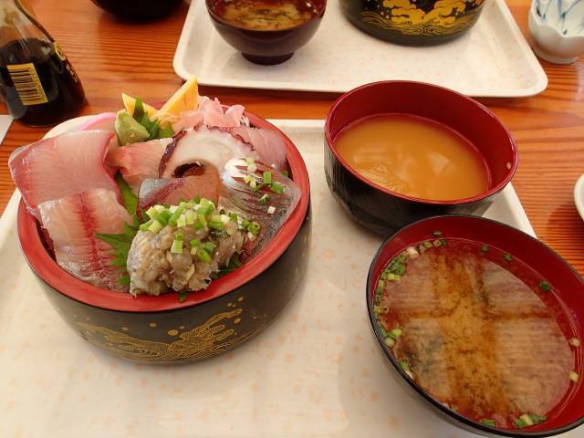 かっちゃまツアー後の食事【相浜亭】｜千葉県館山市の沖ノ島ダイビングサービスマリンスノー