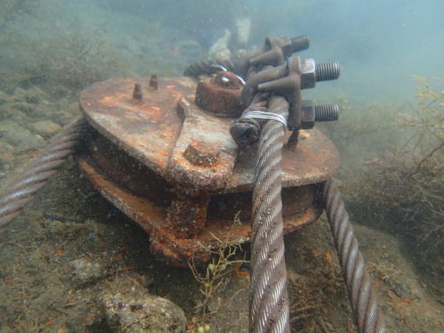 作業潜水で滑車交換｜千葉県館山市の沖ノ島ダイビングサービスマリンスノー