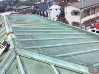 【横浜市泉区での雨漏りの修理】現地調査の様子②