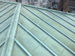 【横浜市泉区での雨漏りの修理】現地調査の様子①