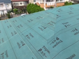 【横浜市泉区での雨漏りの修理】結露対策の防水シート施工④