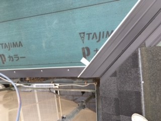 【横浜市港北区での雨漏りの修理】屋根材の取り付け①