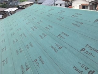 【横浜市泉区での雨漏りの修理】結露対策の防水シート施工③