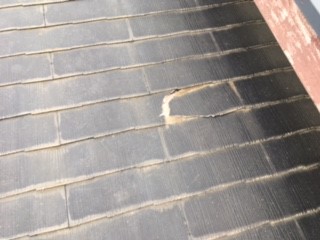 【横浜市保土ヶ谷区での雨漏りの修理】割れたスレート瓦