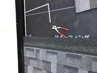 【横浜市保土ヶ谷区での雨漏りの修理】新しい屋根材の葺き付け