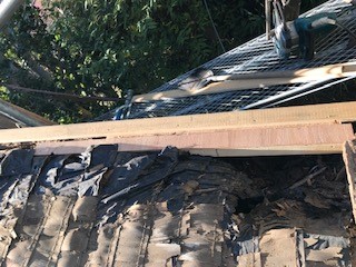 【横浜市保土ヶ谷区での雨漏りの修理】瓦の撤去後の様子