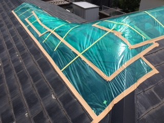 【横浜市港北区での雨漏りの修理】台風で吹き飛んだ屋根の養生②