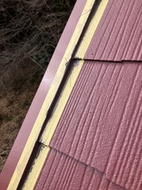 シーリング材を充填してヘラで成形する様子①