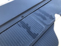 押すと水が染み出してくる屋根①