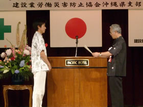 建築部　島袋常信氏