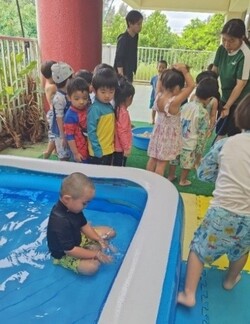 プールあそび06