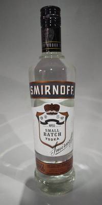 スミノフ ブラック 40°　700ml