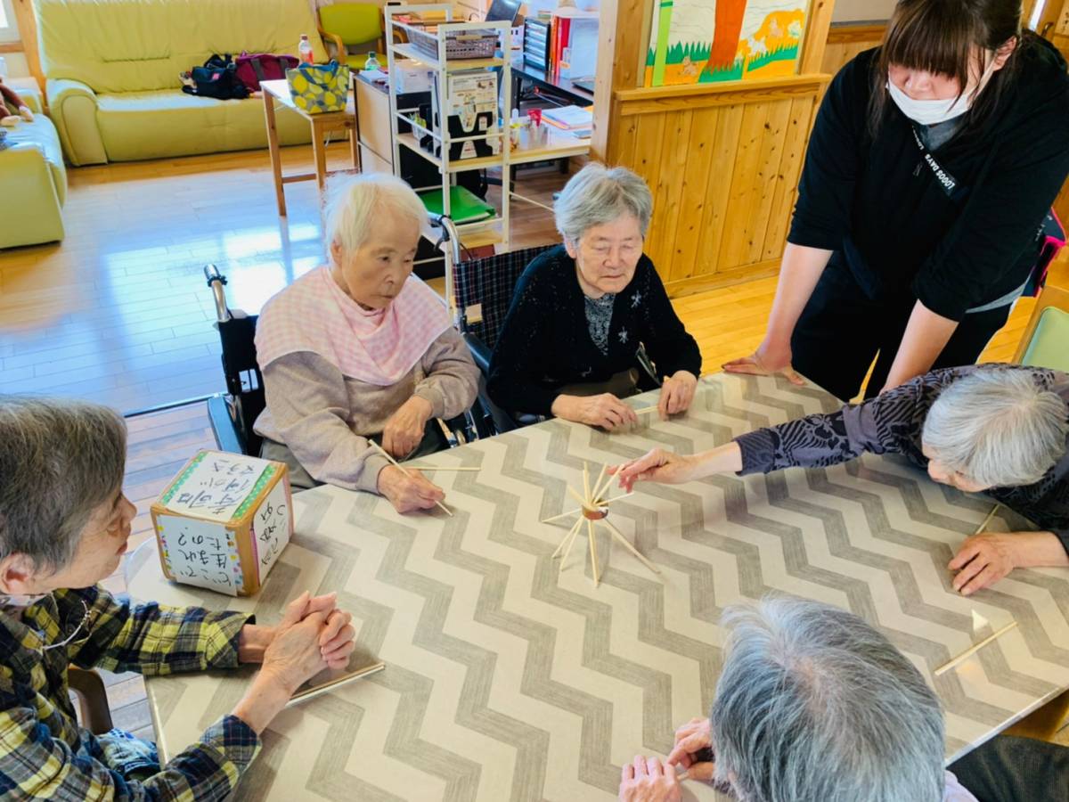 細かな手作業で脳の活性化それが若づくり! 細かな手作業で脳の活性化それが若づくり!