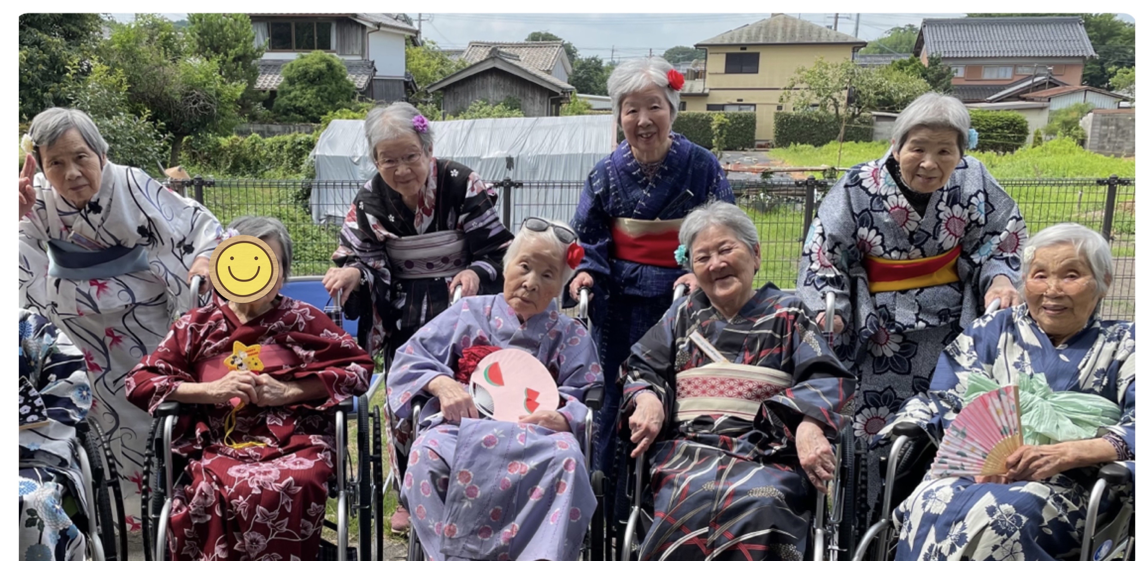 わたしたち、スタッフはずっと元気でいてほしいな!と願いを込め愛情を持って生活のお手伝いをしています。ゆめさとに住んでよかったと言っていただけるように頑張っています。 わたしたち、スタッフはずっと元気でいてほしいな!と願いを込め愛情を持って生活のお手伝いをしています。ゆめさとに住んでよかったと言っていただけるように頑張っています。