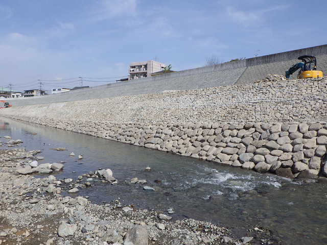 白川黒髪地区(1工区)護岸工事に伴う石積工