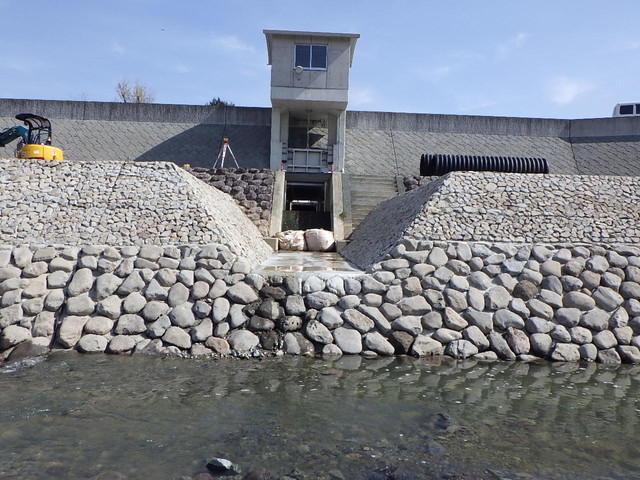 白川黒髪地区(1工区)護岸工事に伴う石積工