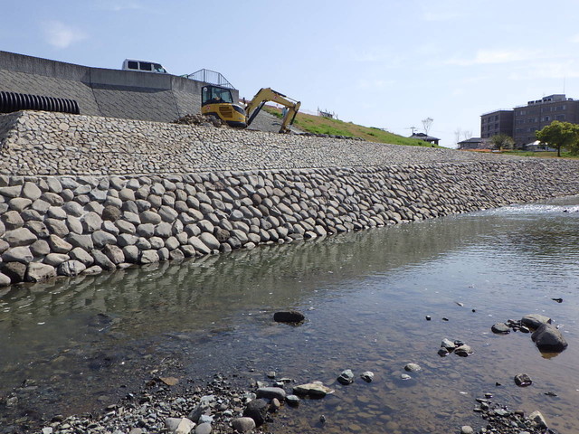 白川黒髪地区(1工区)護岸工事に伴う石積工