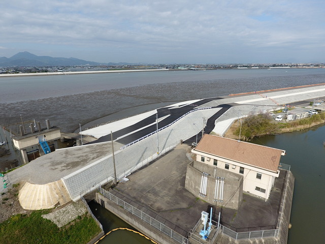 緑川綱津地区(7工区)外築堤工事