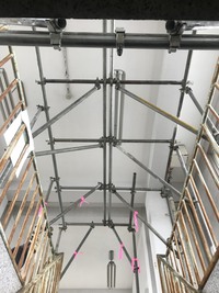 配管補修用足場と吊り架