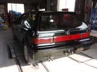 もう旧車なんですよね…、ホンダの名車？ＥＦ３シビックです(^_-)-☆<br />
オールペイント完了しました(^^♪<br />
今年で２６年目の車体ですがまだまだ頑張れそうですね(^^)/<br />
古くなった塗装ややれた外装も味の一つですが、やっぱりキレイなのが１番(^^♪<br />
いつでもどんな車でも全塗装しますよ(^^)/<br />
ぜひお問合せ下さい(^_-)-☆