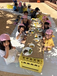 お外でのごはんは美味しい～！