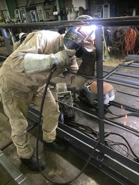 コンベアの歩廊と手摺りの製作