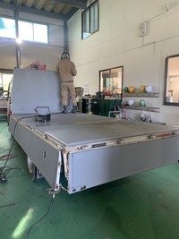 ユニック荷台板交換・鉄板張り替え作業