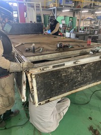 ユニック荷台板交換・鉄板張り替え作業