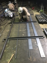 コンベアの歩廊と手摺りの製作