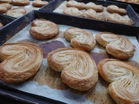 デニッシュ(上部に砂糖つけてます)