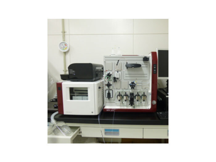 クロマトグラフィーシステム(ÄKTA)