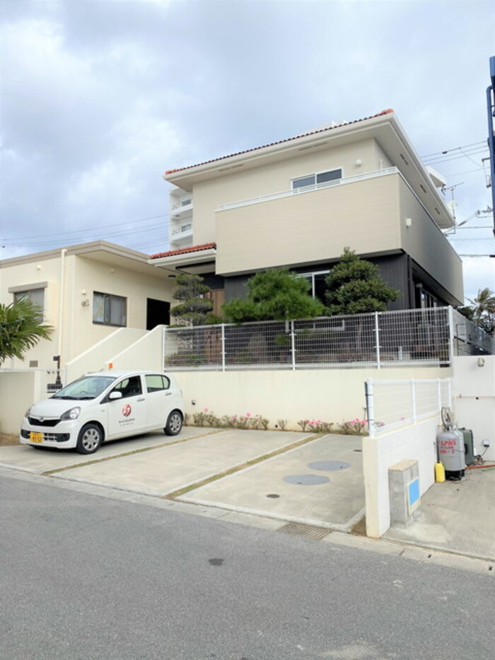 Single House in Senaha Yomitan
